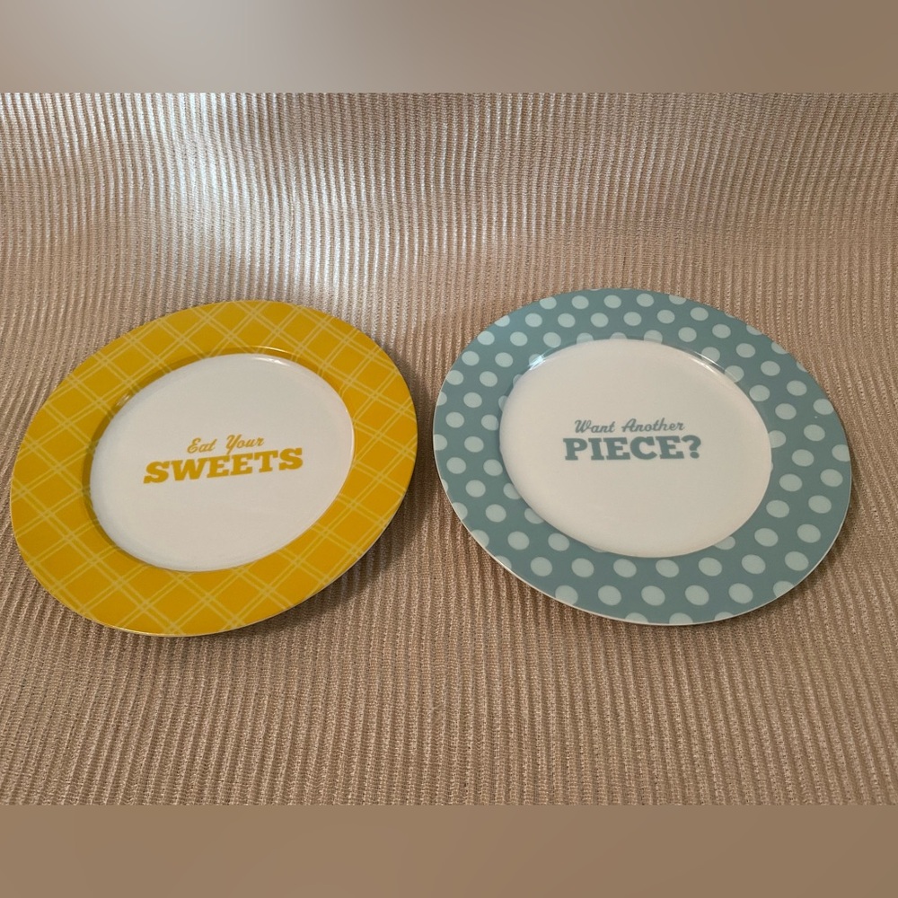 2 Cake Boss Dessert Plates